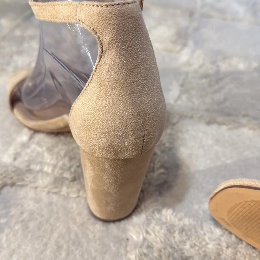 CUSHIONAIRE 8.5 Bliss Cream Block Heel Sandals